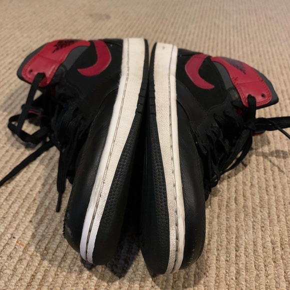 Nike Air Jordan 1 Mid Bred Black Red Men's Size 9 554724-024 - Picture 7 of 8